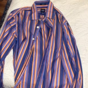 Men’s gap button up shirt
